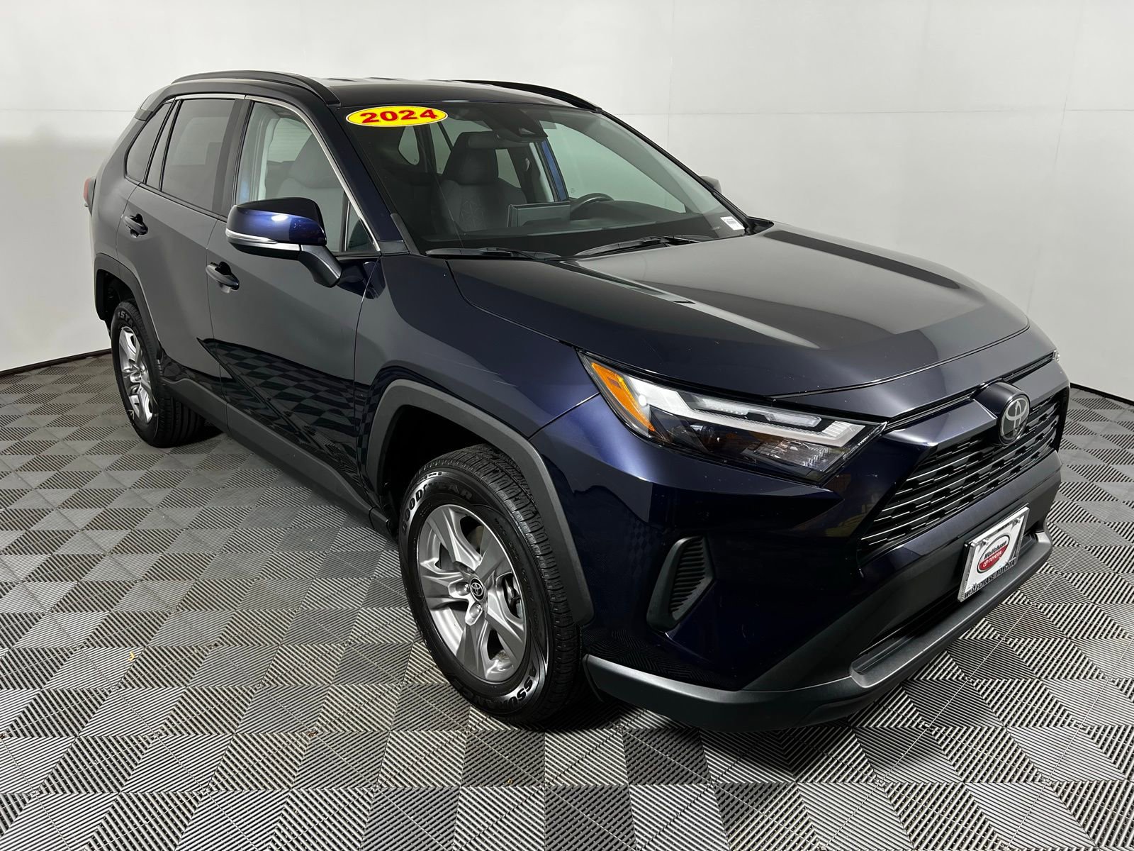 Used 2024 Toyota RAV4 XLE FWD image 3