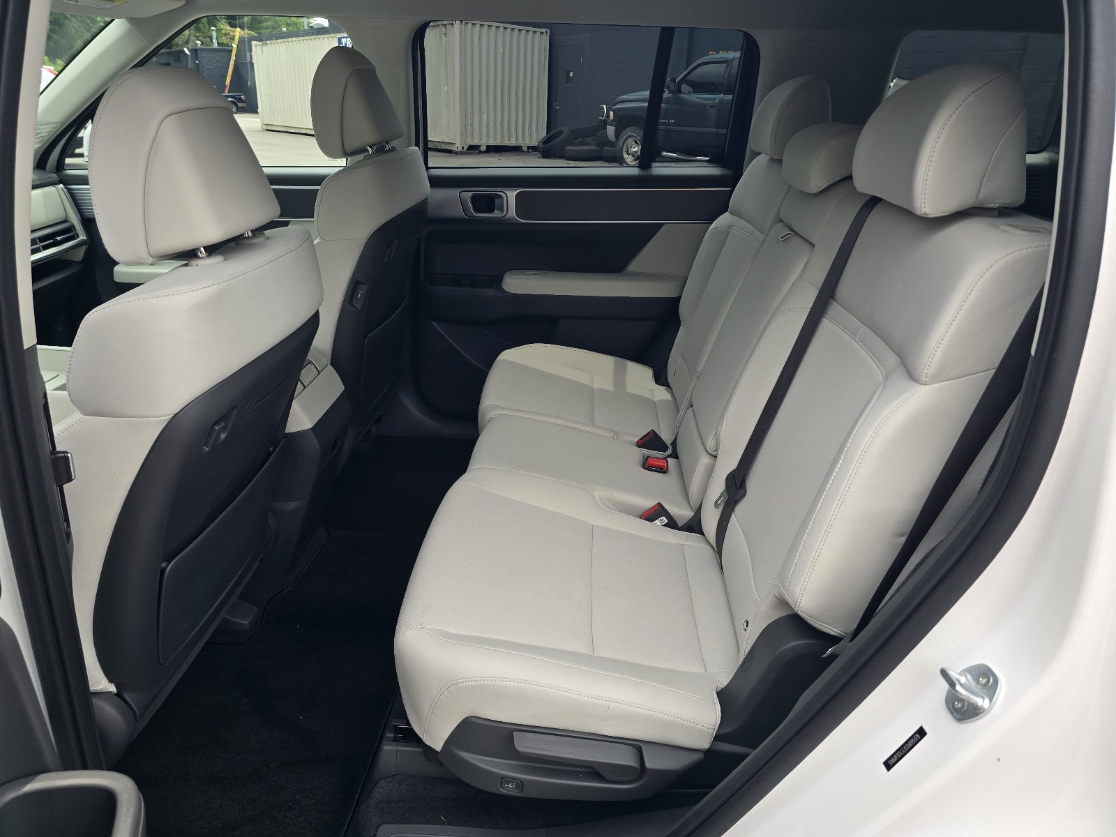 Used 2025 Hyundai Santa Fe SE AWD/4WD image 12