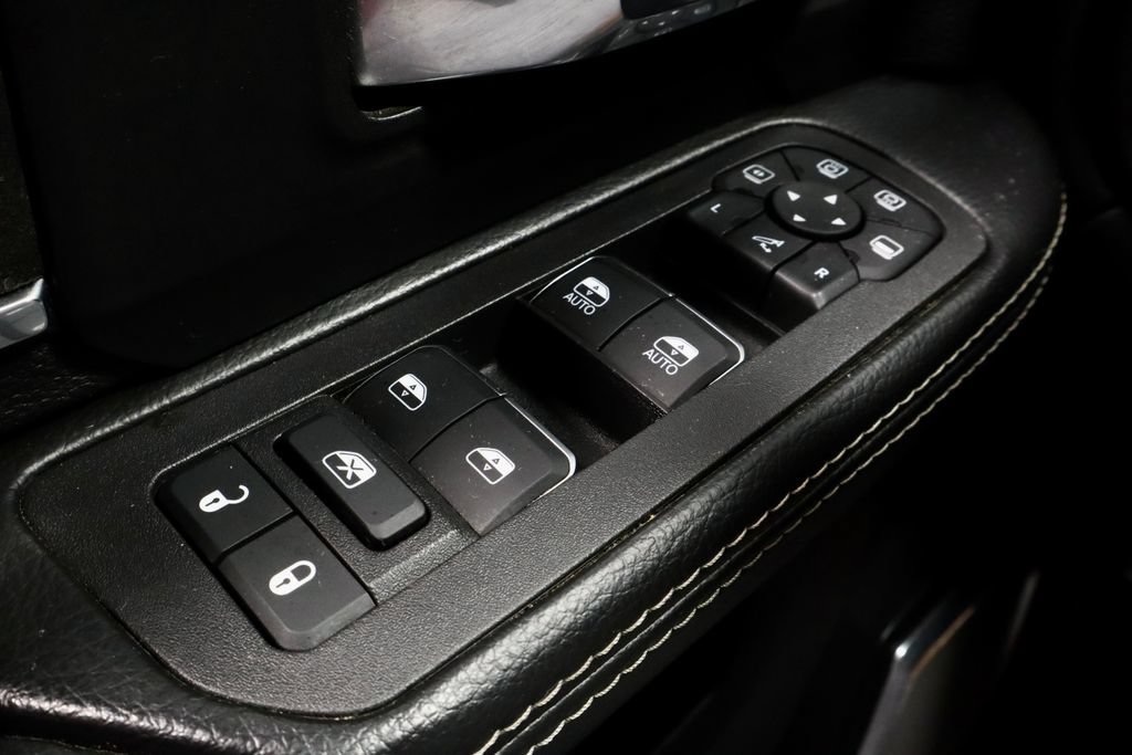 Used 2025 RAM 3500 Laramie AWD/4WD image 22