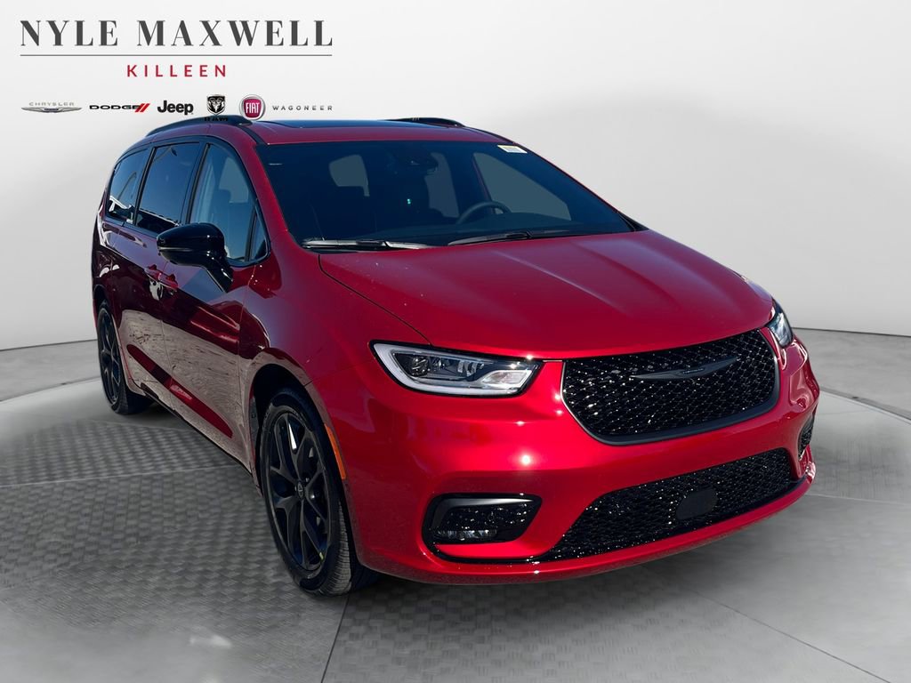 New 2026 Chrysler Pacifica Limited image 2