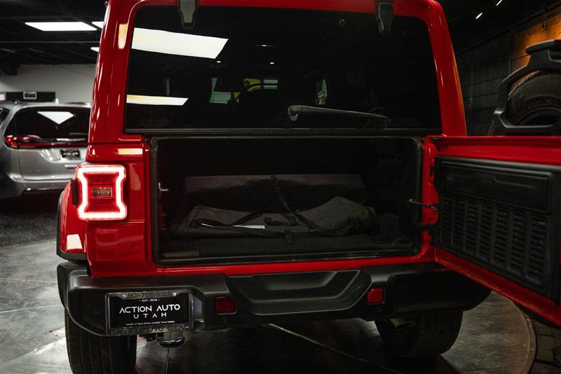 Used 2025 Jeep Wrangler Unlimited Sahara w/ Safety Group image 7