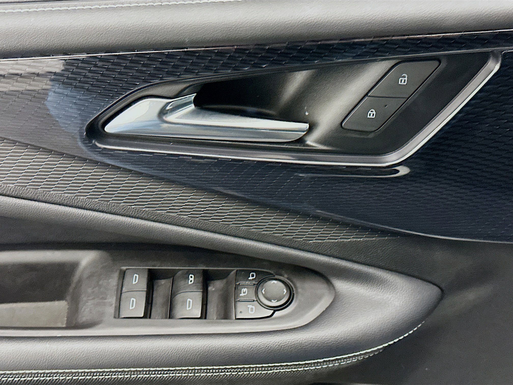 Used 2024 Chevrolet Blazer EV LT image 15