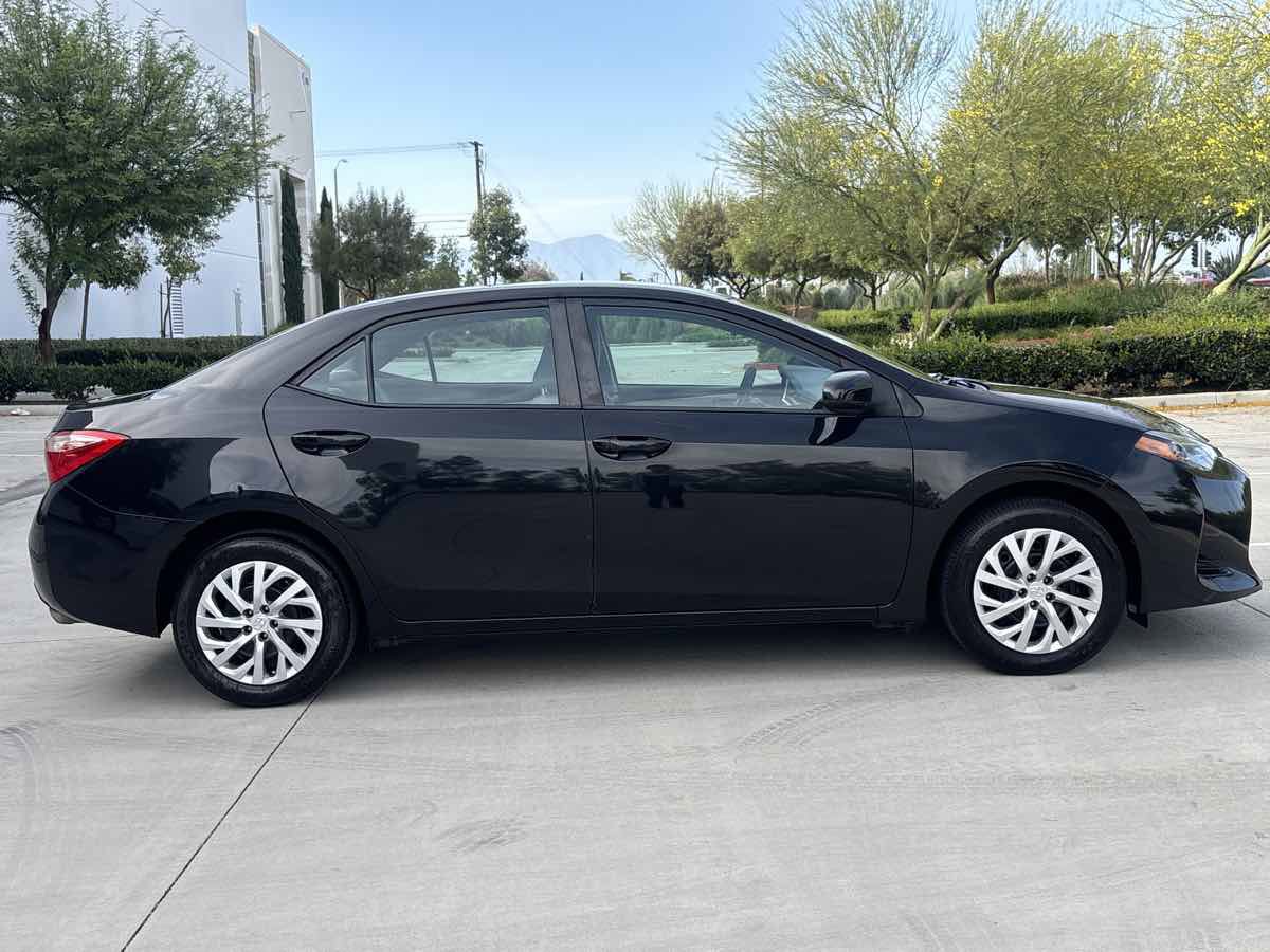 Used 2017 Toyota Corolla LE w/ Carpet Mat Package (TMS) FWD image 2