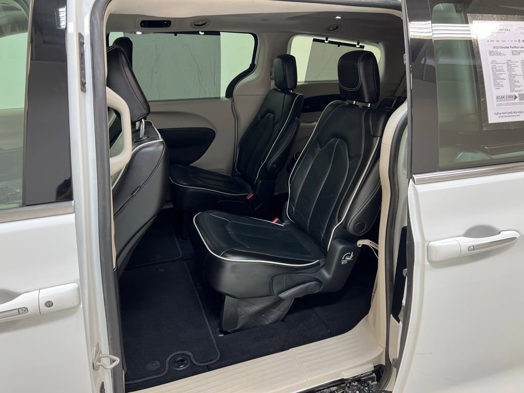 Used 2023 Chrysler Pacifica Limited image 29