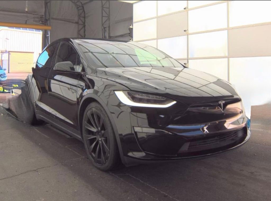 Used 2022 Tesla Model X image 3