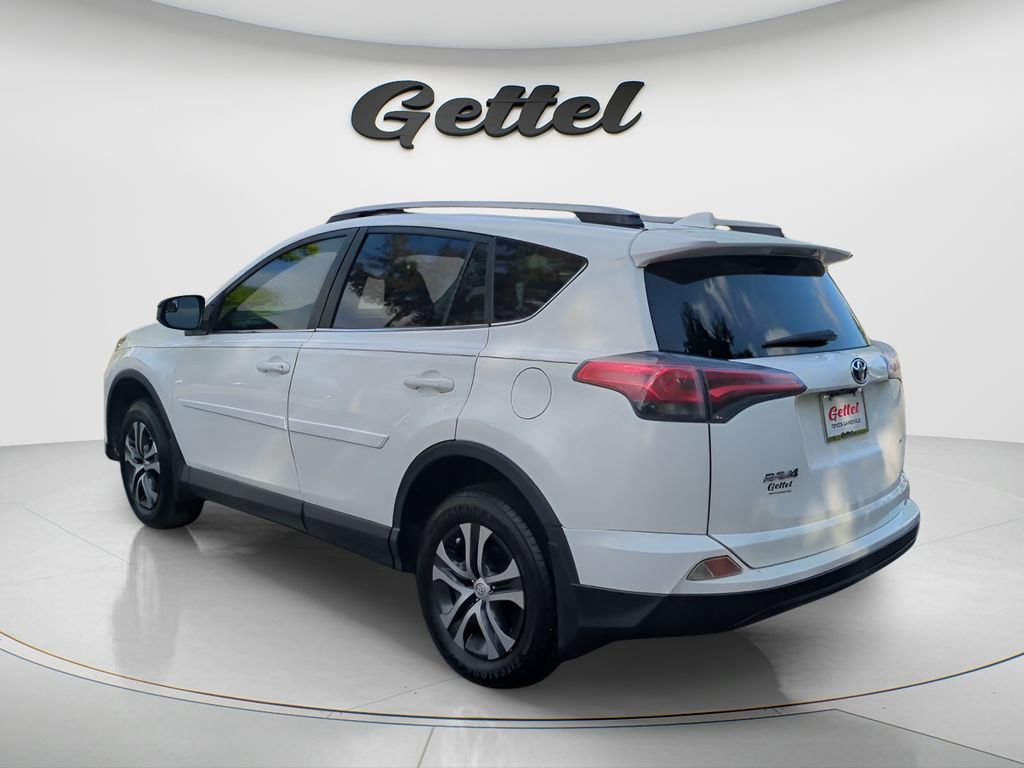 Used 2017 Toyota RAV4 LE image 3