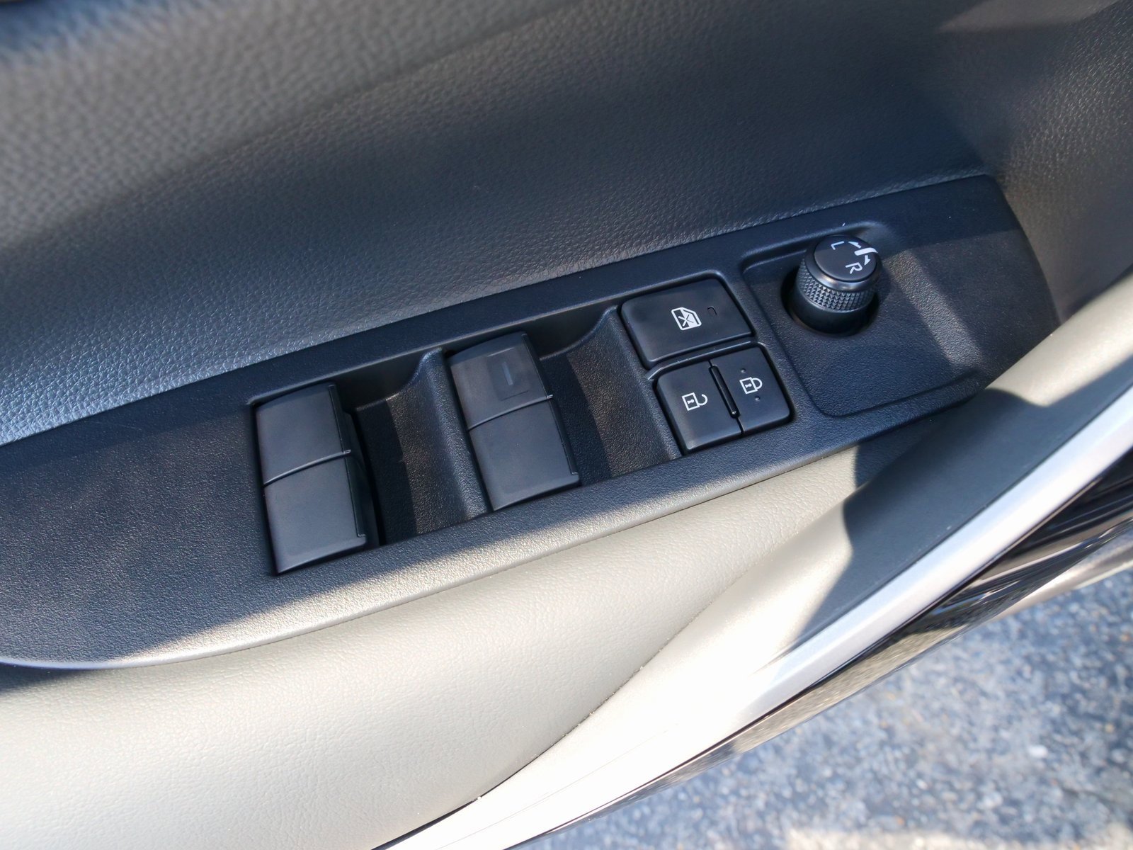 Used 2025 Toyota Corolla XLE image 19