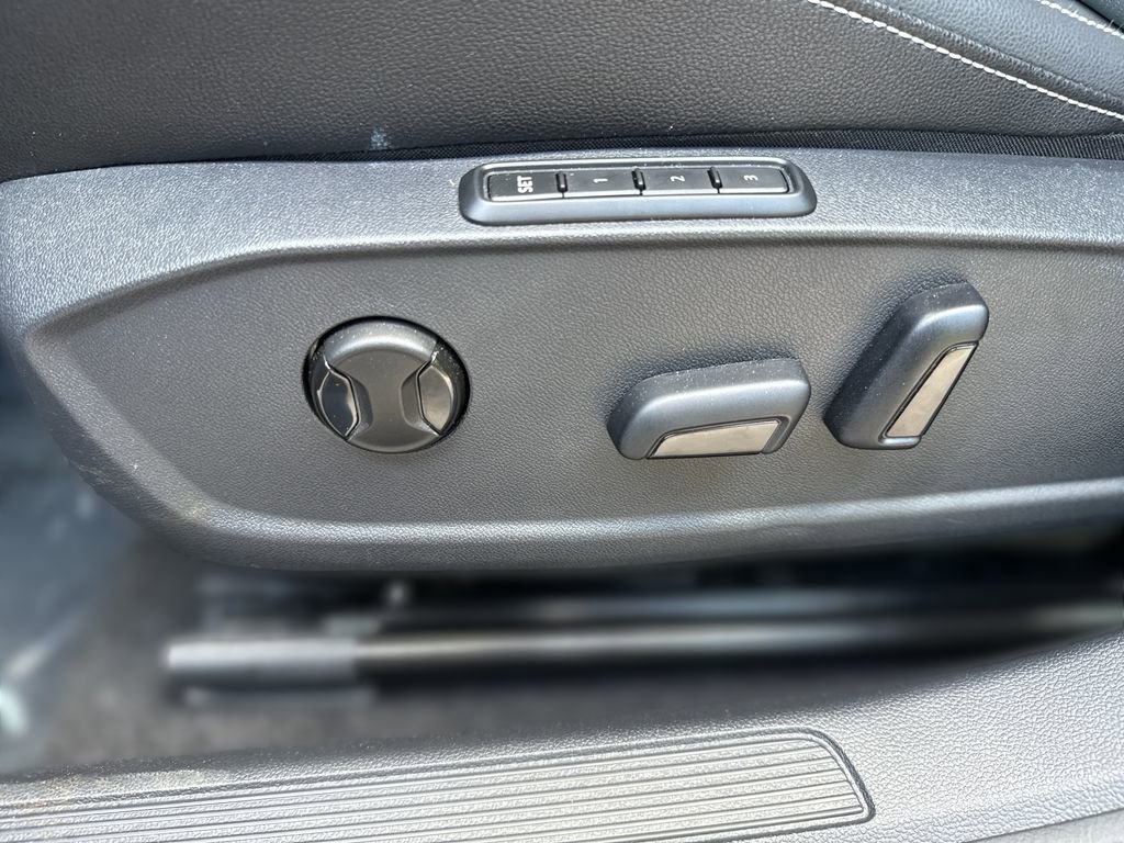 Used 2025 Volkswagen Jetta SEL image 14