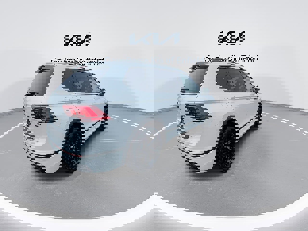 Used 2023 Volkswagen Tiguan SE R-Line image 8