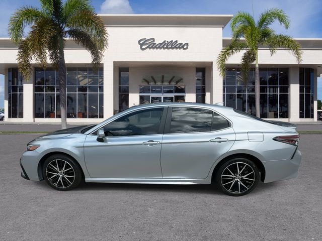 Used 2024 Toyota Camry SE image 8