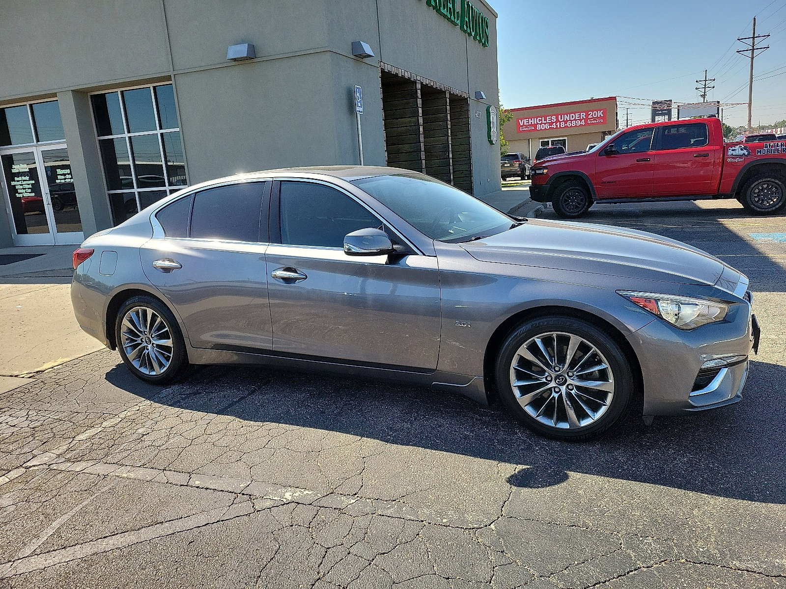 Used 2019 INFINITI Q50 Luxe w/ Essential Package (3.0T Luxe) image 2