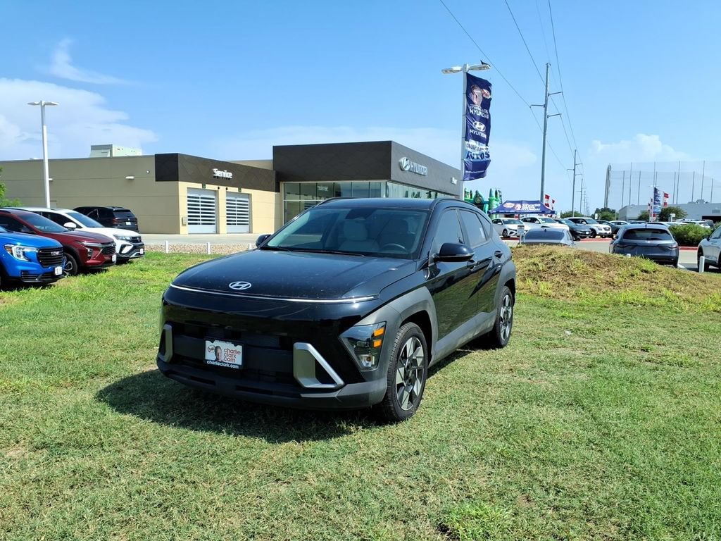 Used 2025 Hyundai Kona SEL FWD image 1