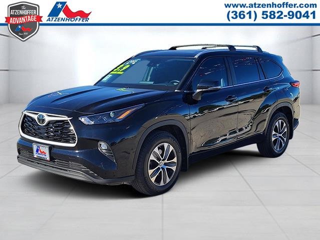 Used 2023 Toyota Highlander XLE image 3