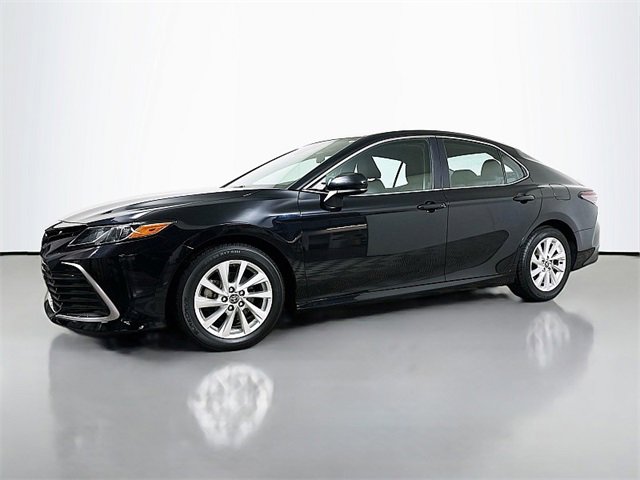 Used 2024 Toyota Camry LE image 3