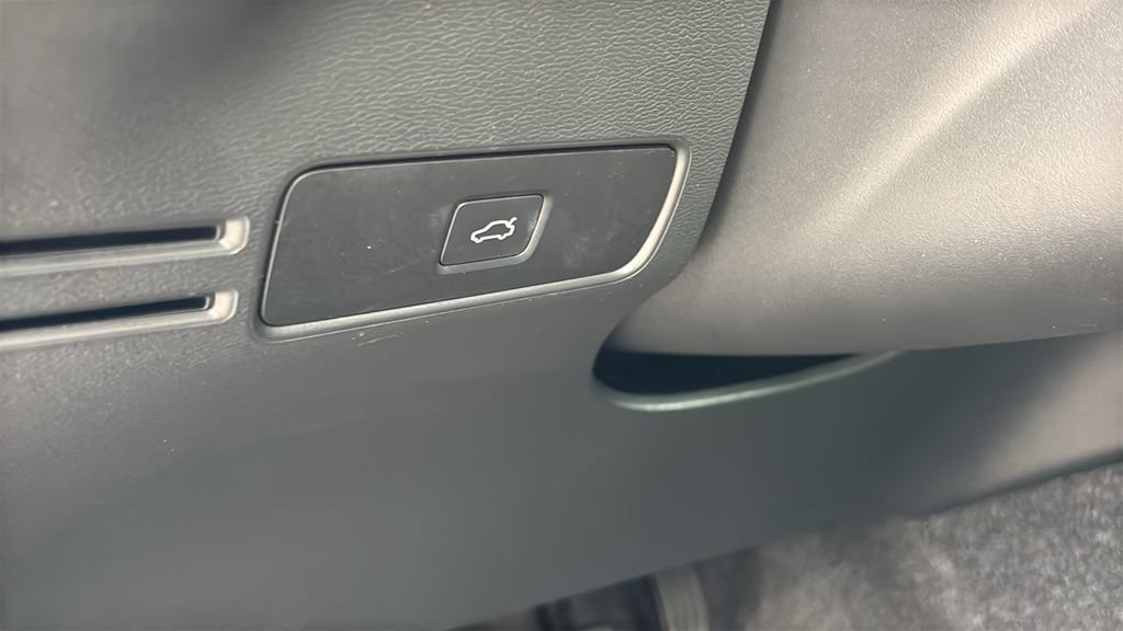 Used 2026 Volvo XC40 B5 Plus AWD/4WD image 14