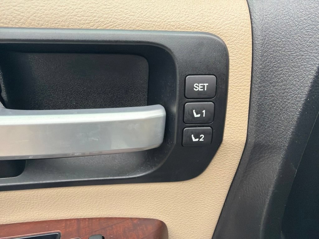 Used 2017 Toyota Sequoia Platinum AWD/4WD image 25