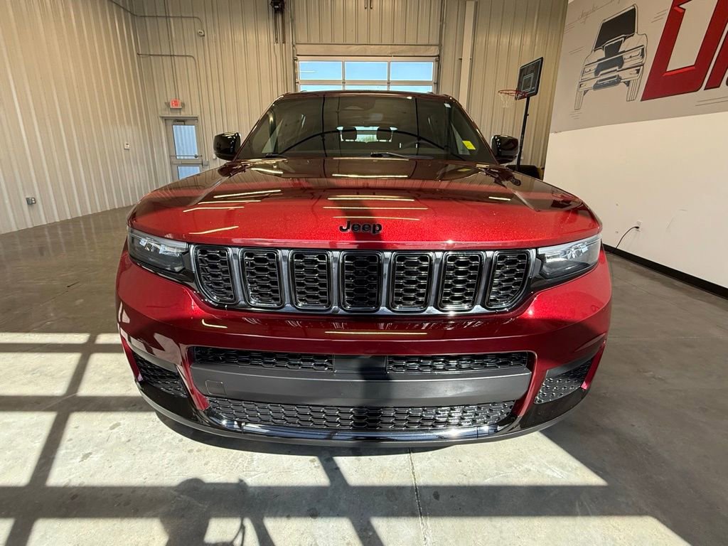 Used 2024 Jeep Grand Cherokee L Altitude AWD/4WD image 17