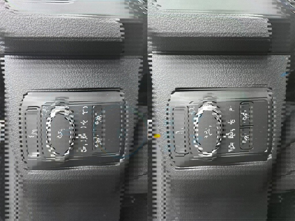 Used 2022 Ford Escape Titanium w/ Class II Trailer Tow Package image 18