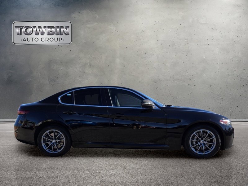 Used 2018 Alfa Romeo Giulia AWD image 3