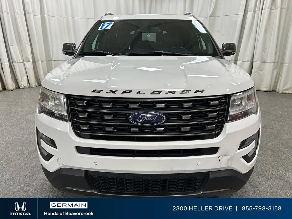 Used 2017 Ford Explorer XLT w/ Equipment Group 202A AWD/4WD image 3