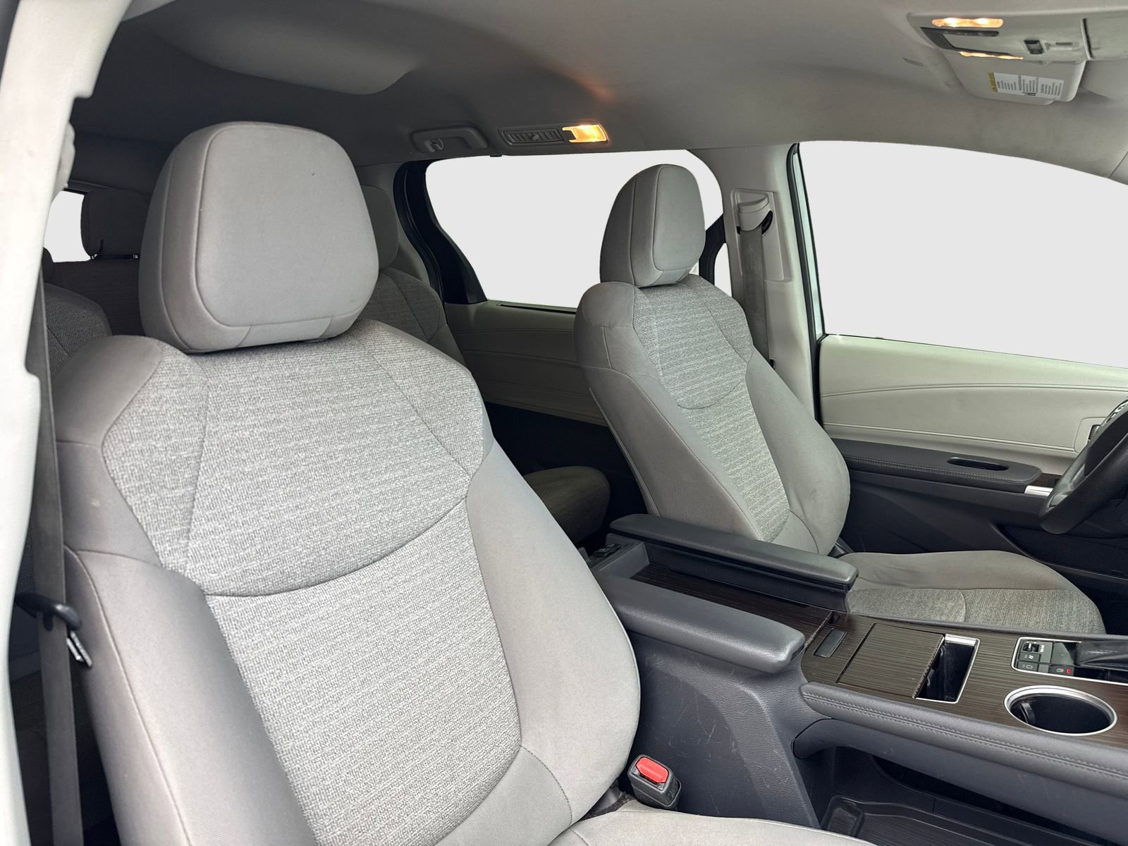 Used 2021 Toyota Sienna LE FWD image 39