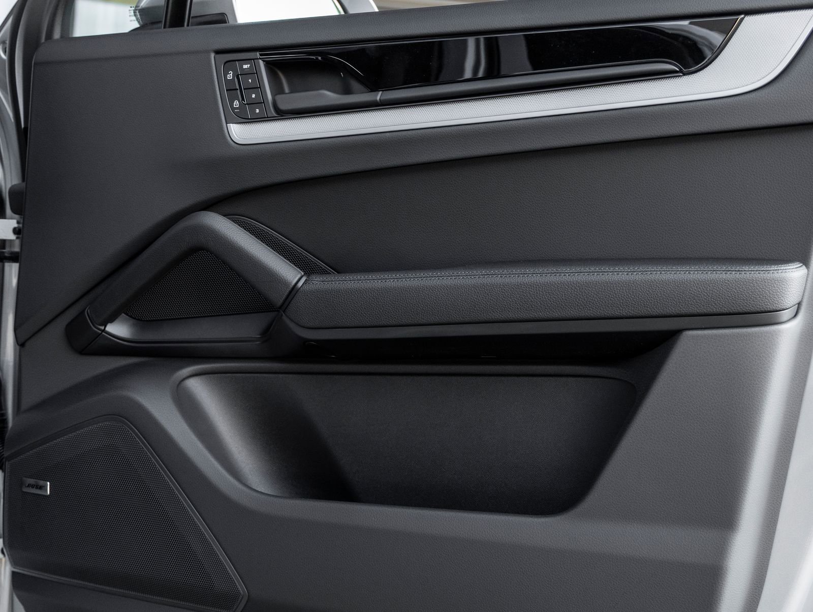 Certified 2026 Porsche Cayenne Coupe image 40