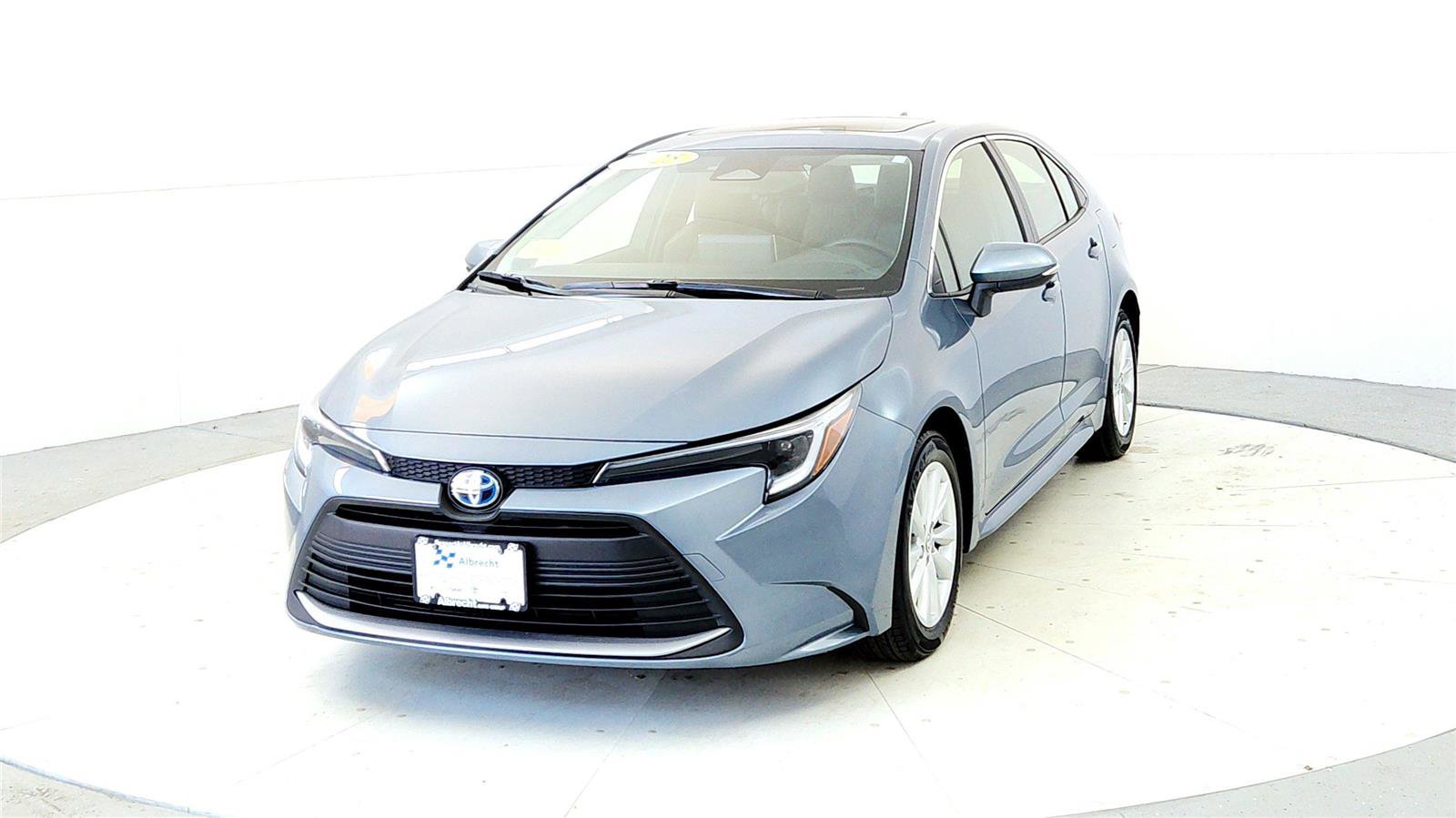 Certified 2025 Toyota Corolla XLE image 2