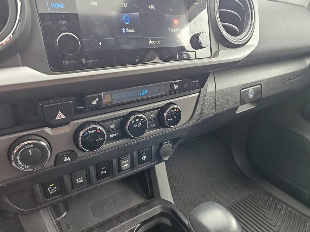 Used 2016 Toyota Tacoma TRD Sport w/ Premium & Technology Package AWD/4WD image 11