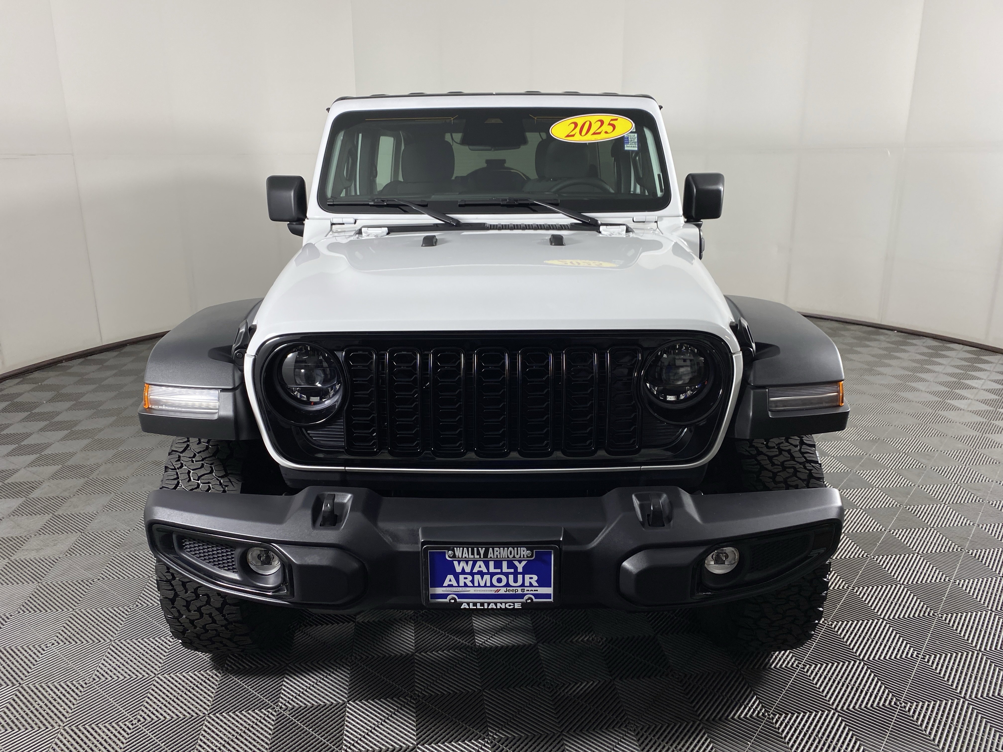 Used 2025 Jeep Wrangler Willys AWD/4WD image 11