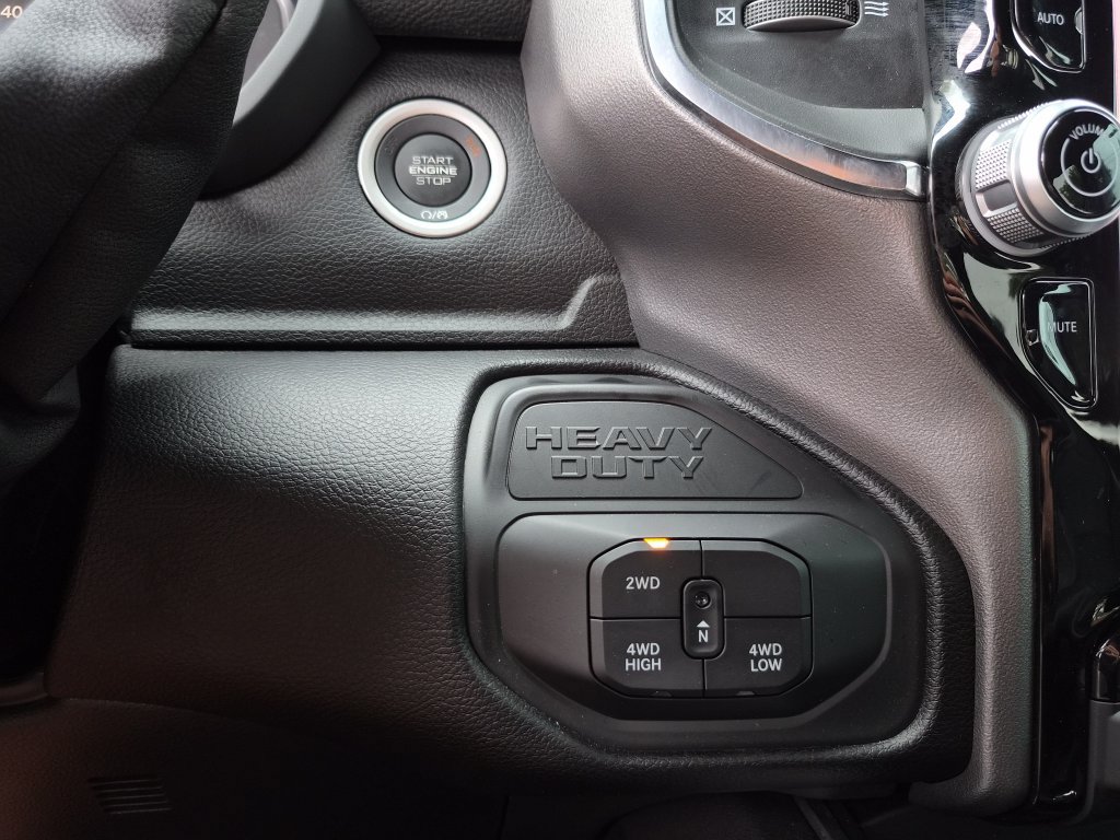 Used 2025 RAM 3500 Laramie AWD/4WD image 31