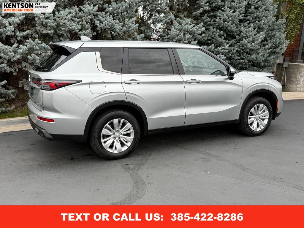 Used 2025 Mitsubishi Outlander ES image 10