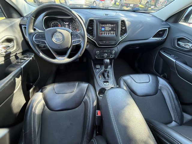 Used 2019 Jeep Cherokee Latitude Plus w/ Comfort/Convenience Group AWD/4WD image 10