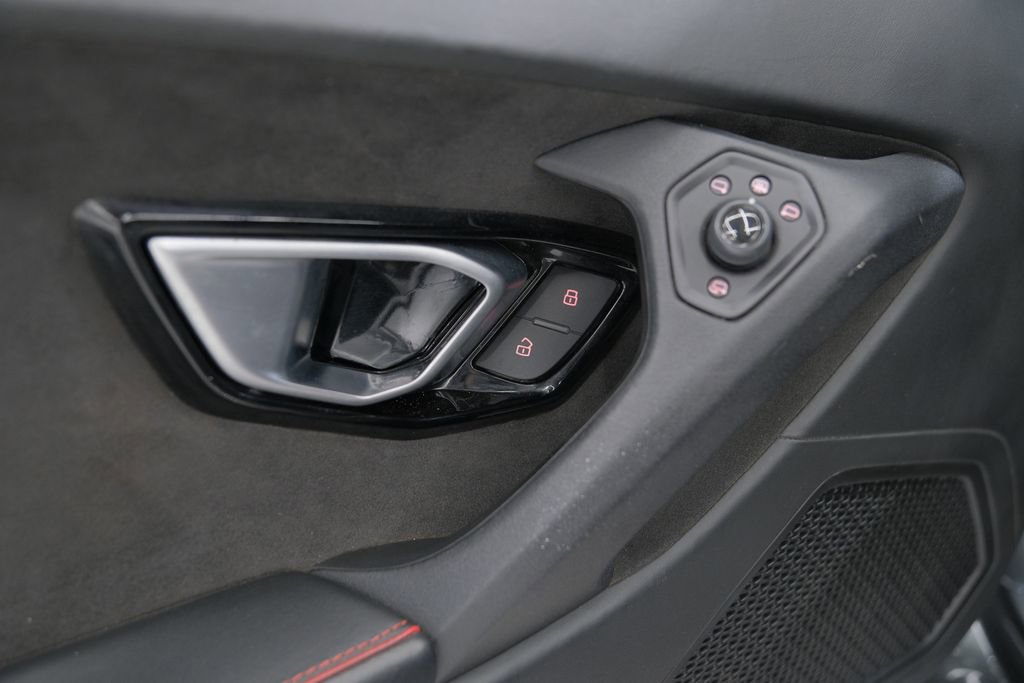 Used 2021 Lamborghini Huracan EVO image 42