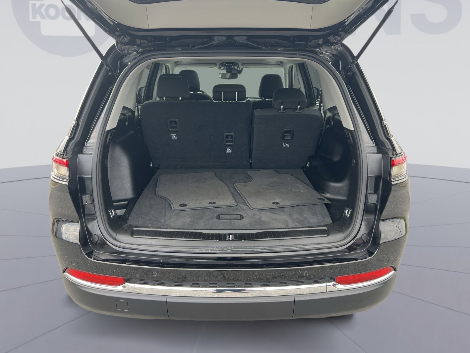 Used 2023 Jeep Grand Cherokee Laredo image 25