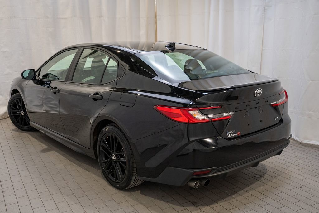 Used 2025 Toyota Camry SE image 3