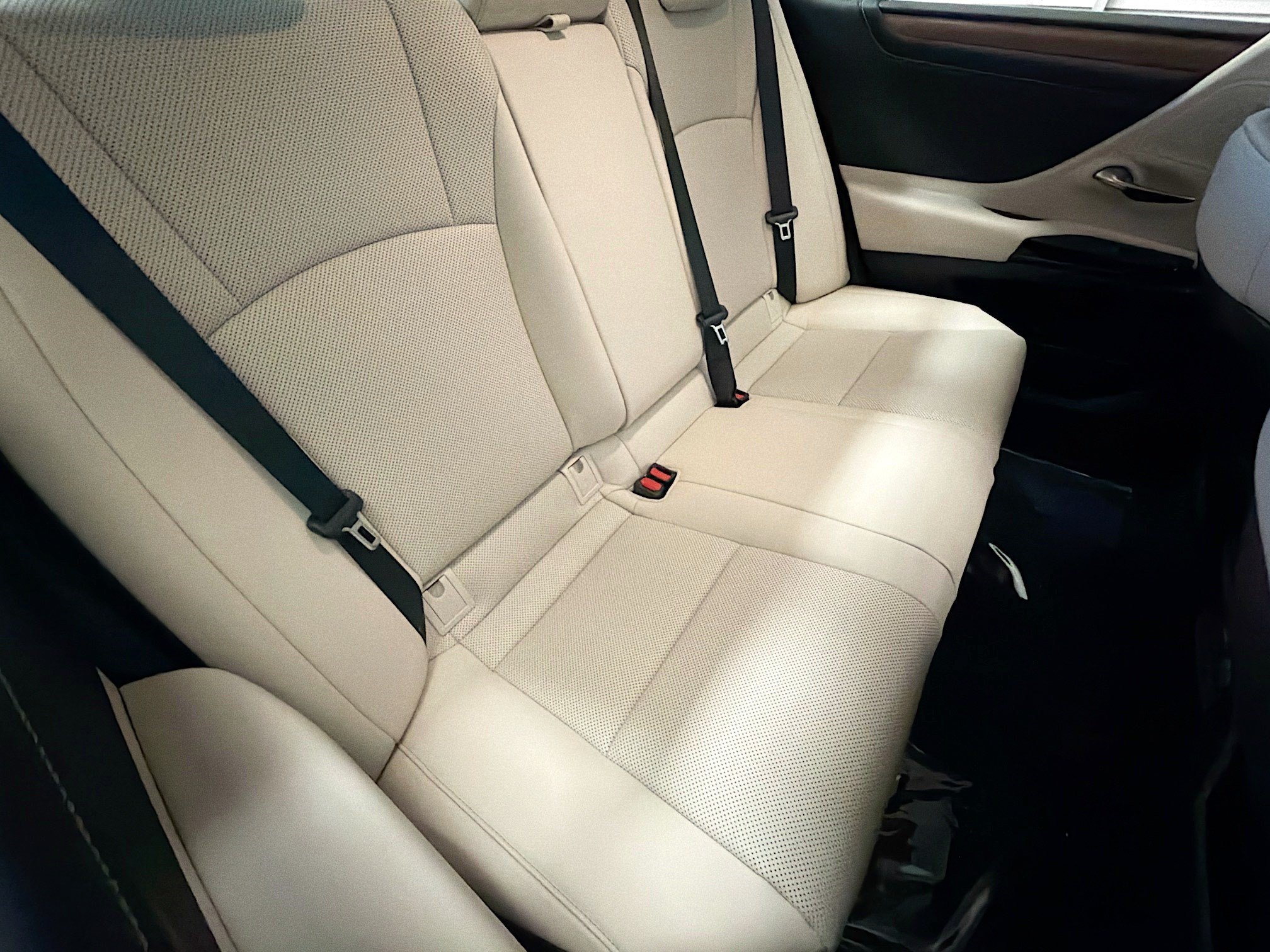 Used 2025 Lexus ES 300h w/ Premium Package FWD image 14