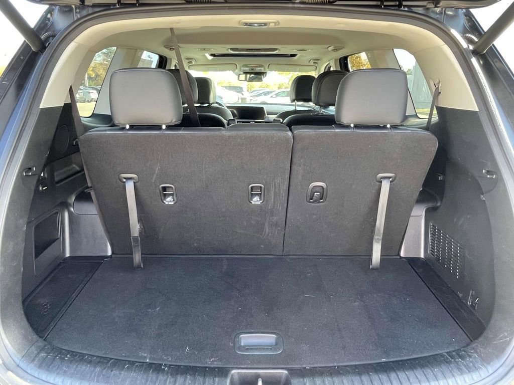 Used 2024 Kia Telluride EX w/ EX Captain's Chair Package image 10