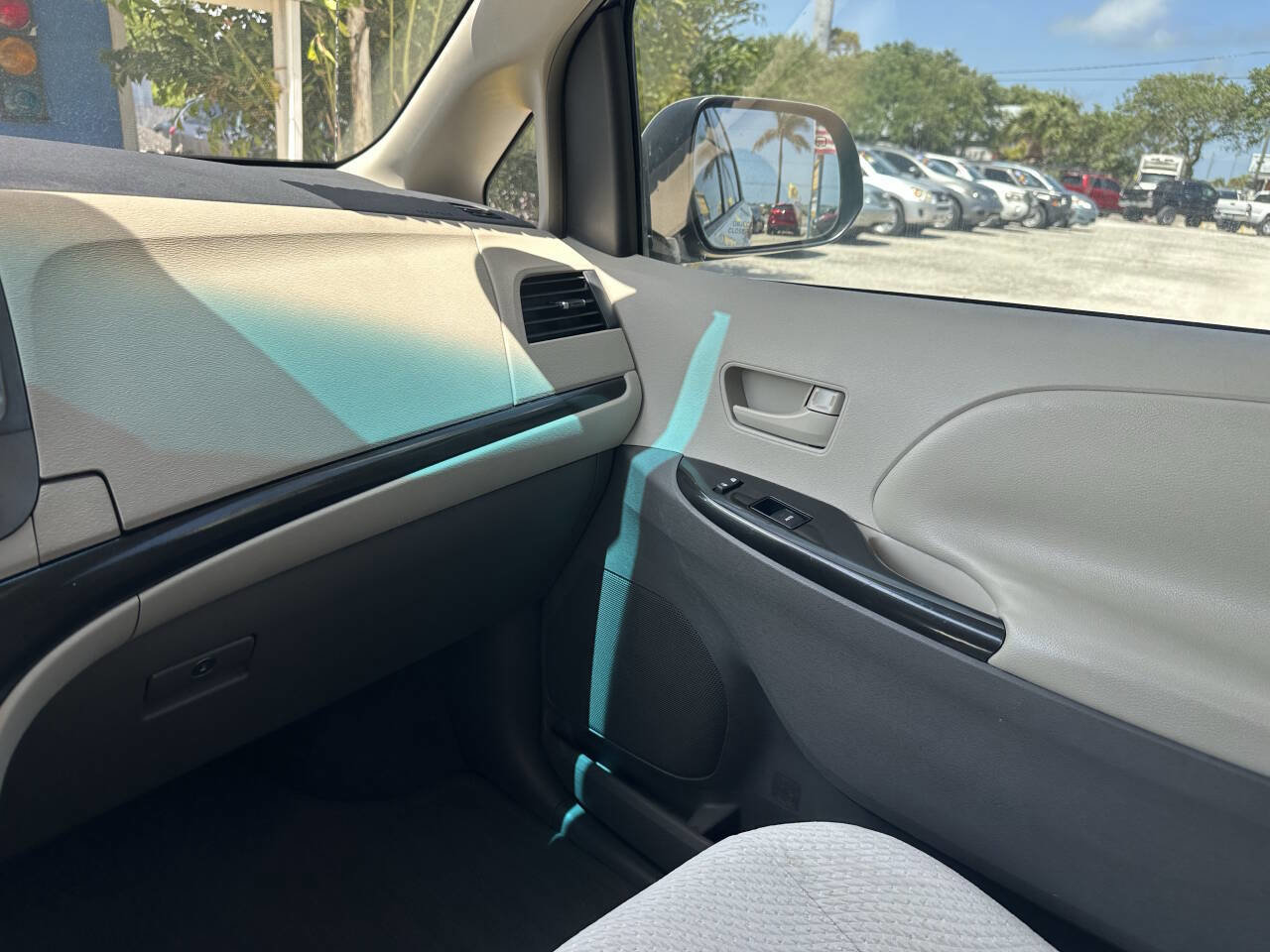 Used 2011 Toyota Sienna LE image 16