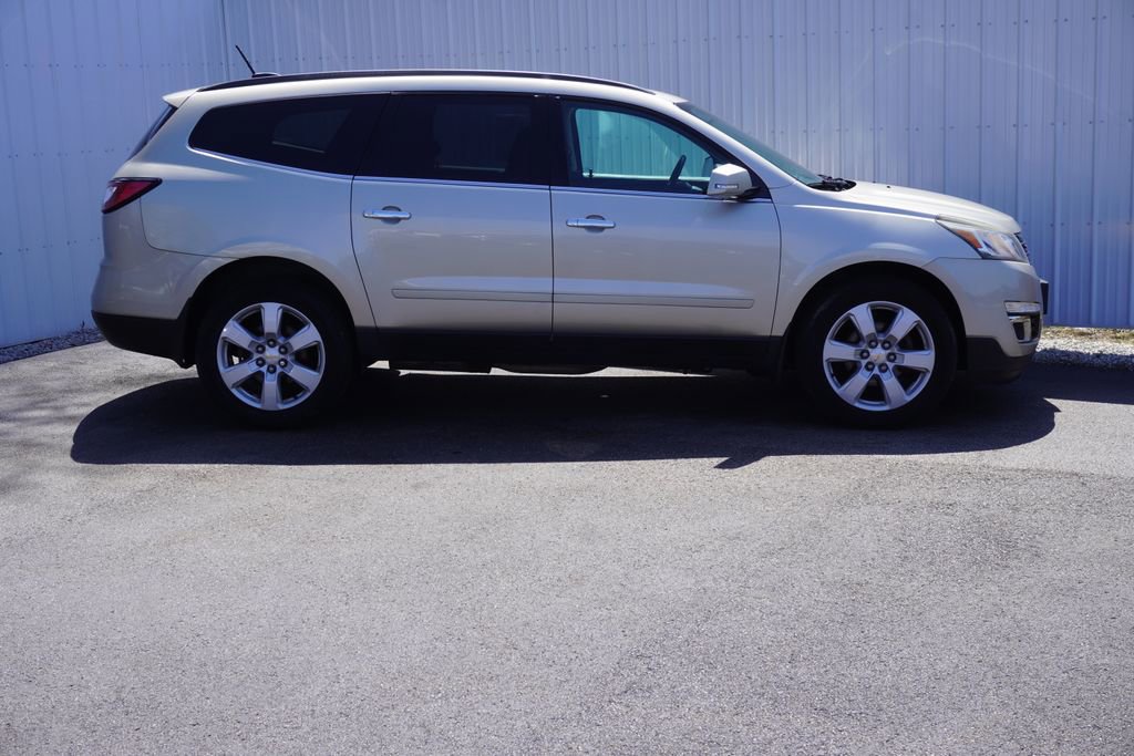 Used 2016 Chevrolet Traverse LT w/ Style and Technology Package AWD/4WD image 2