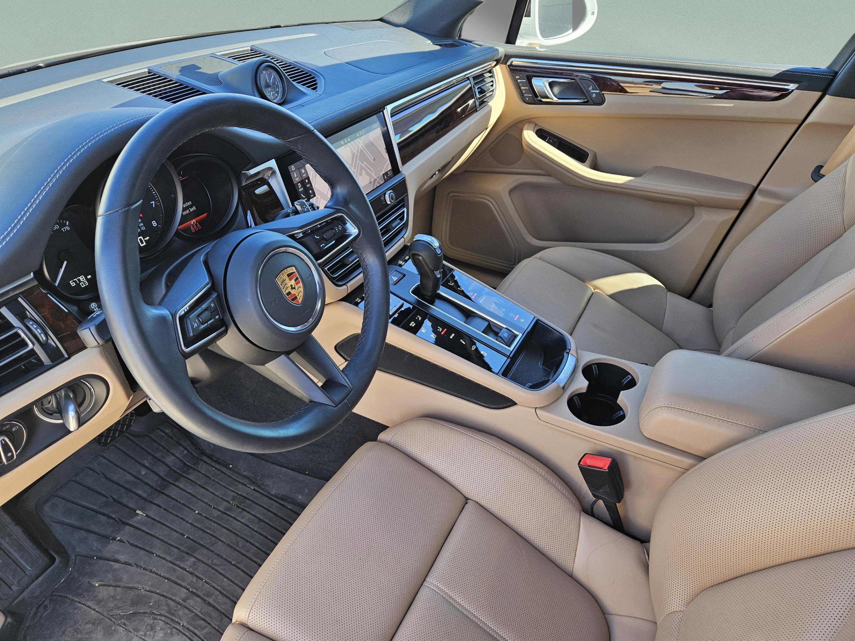 Certified 2023 Porsche Macan Turbo image 10