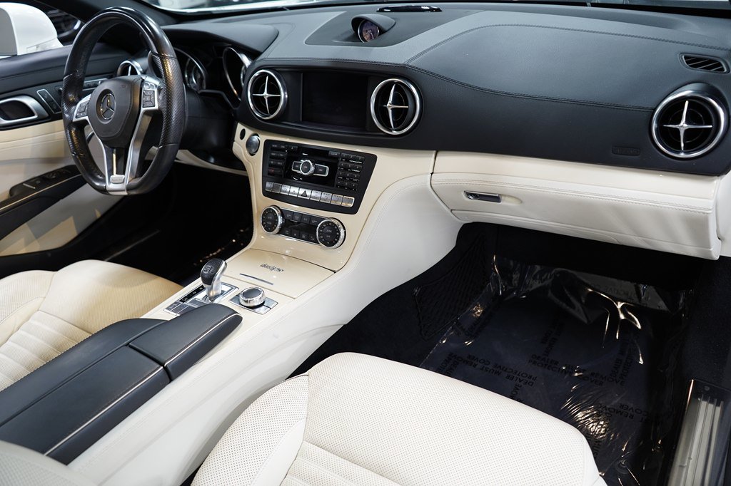 Used 2016 Mercedes-Benz SL 550 w/ Driver Assistance Package image 19