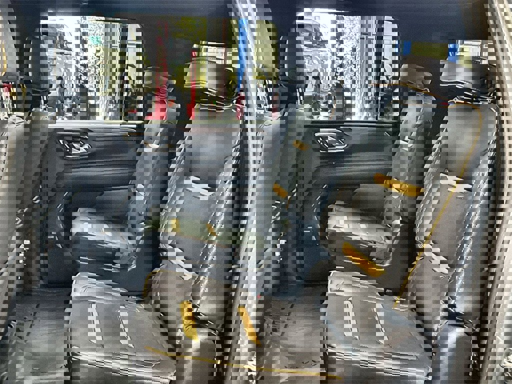 Used 2022 GMC Yukon XL AT4 image 25