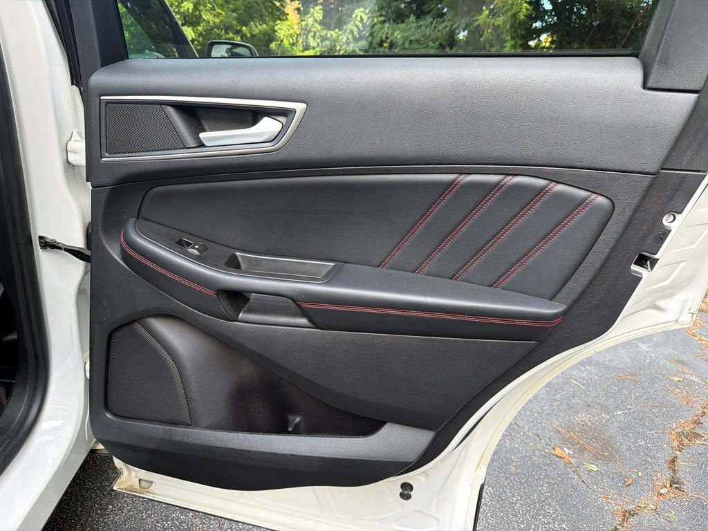 Used 2021 Ford Edge ST-Line FWD image 16