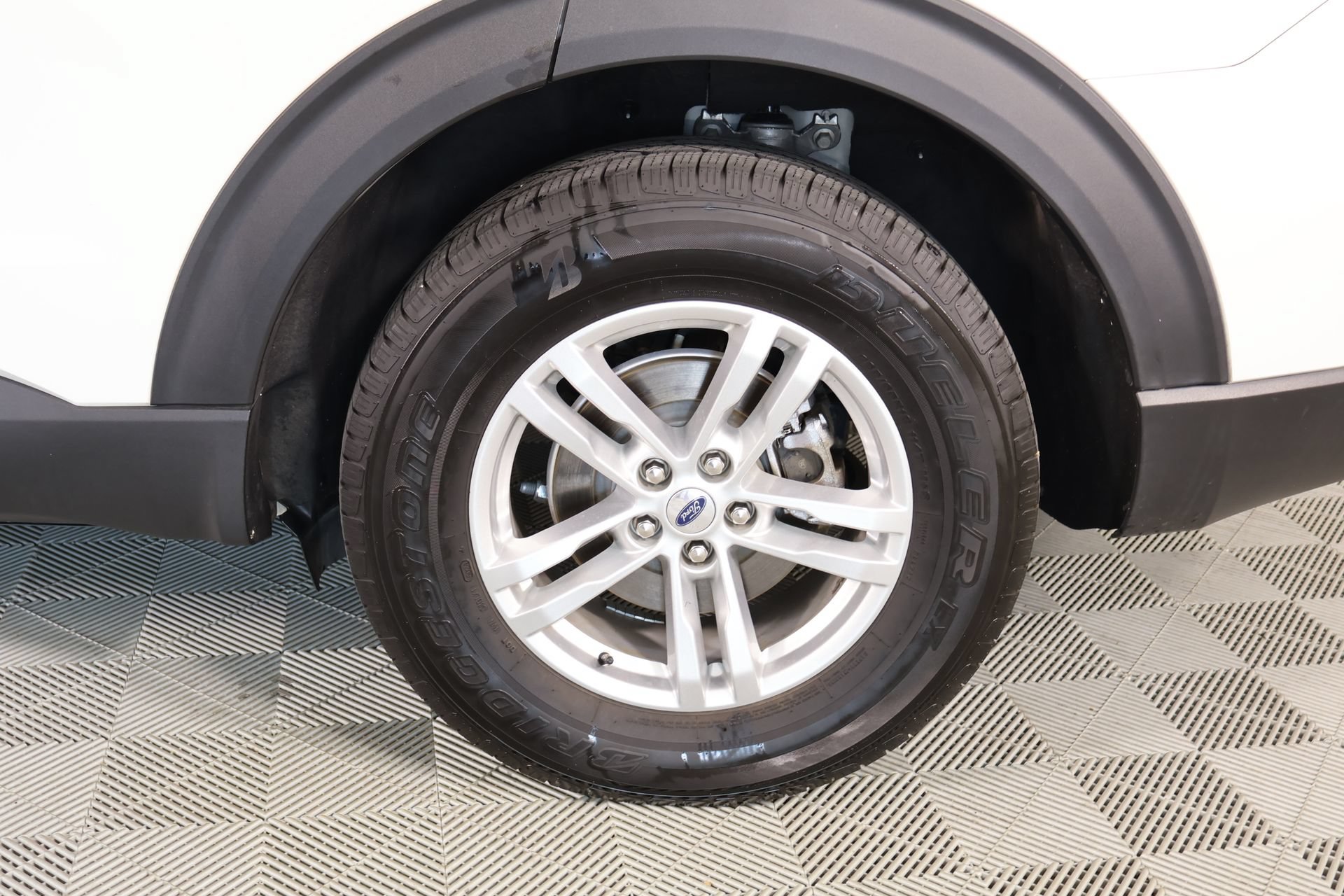 Used 2023 Ford Explorer XLT AWD/4WD image 19