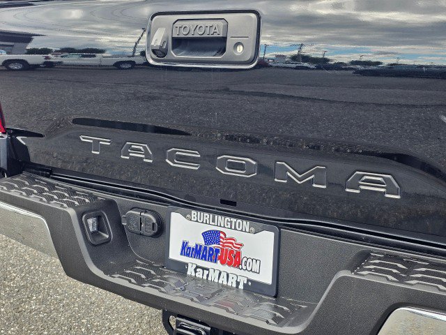 Used 2019 Toyota Tacoma TRD Off-Road AWD/4WD image 17