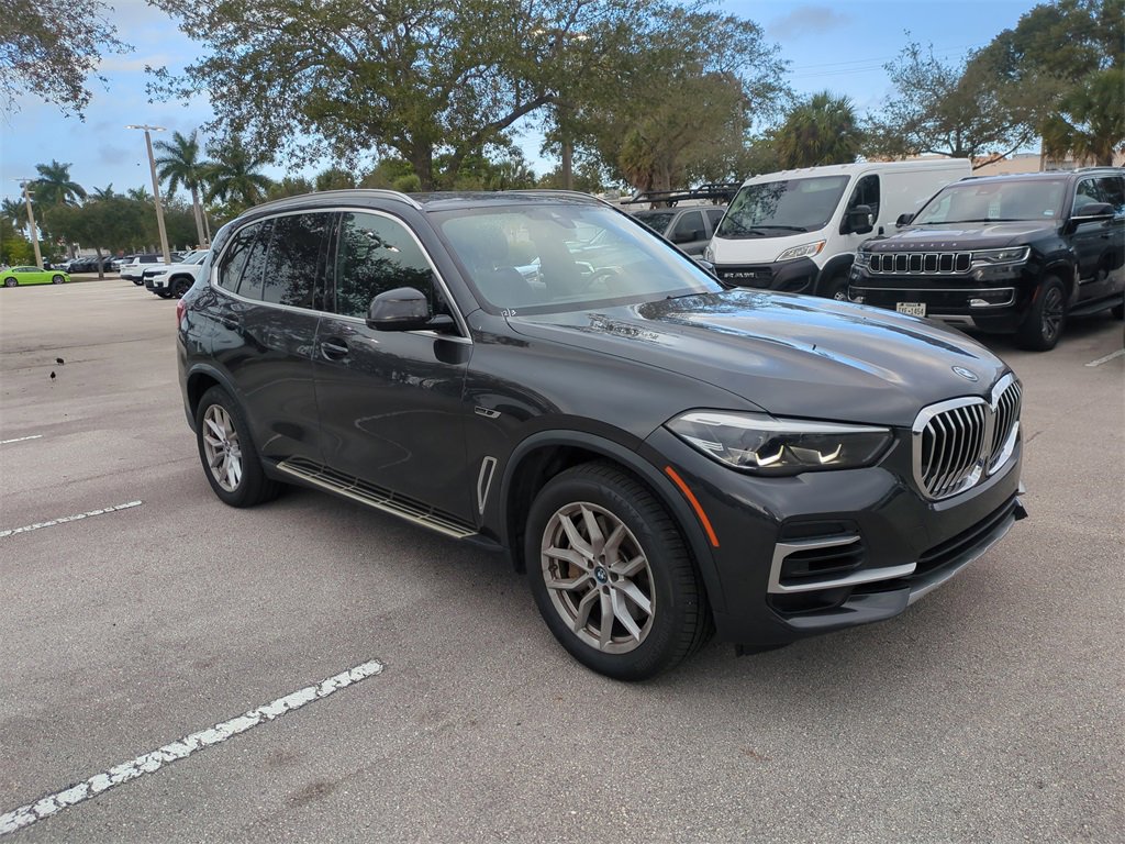 Used 2022 BMW X5 xDrive45e w/ Premium Package image 2