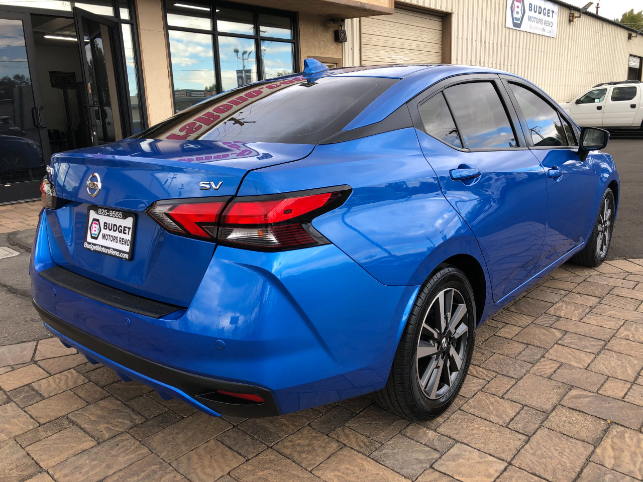 Used 2021 Nissan Versa SV image 2