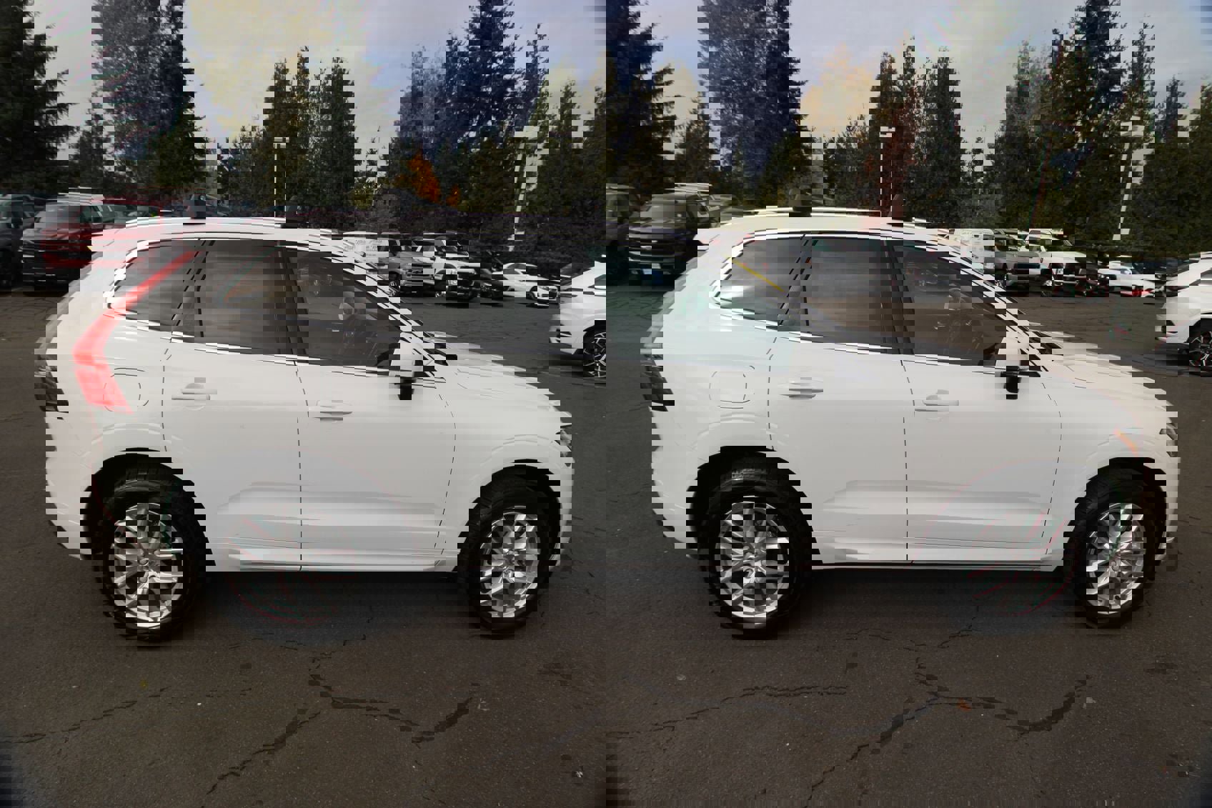 Used 2020 Volvo XC60 T5 Momentum image 6