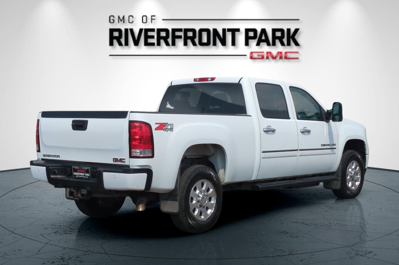 Used 2014 GMC Sierra 2500 Denali AWD/4WD image 3