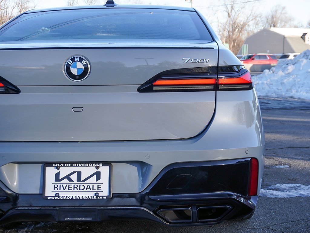 Used 2023 BMW 760i xDrive w/ Parking Assistance Package image 21